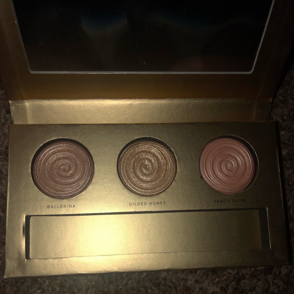 Laura Geller baked gelato swirl illuminator palete